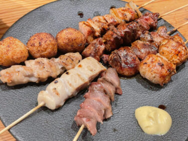大宮「つくねや」でコスパ良しの神戸焼き鳥と鶏出汁おでんを楽しむ